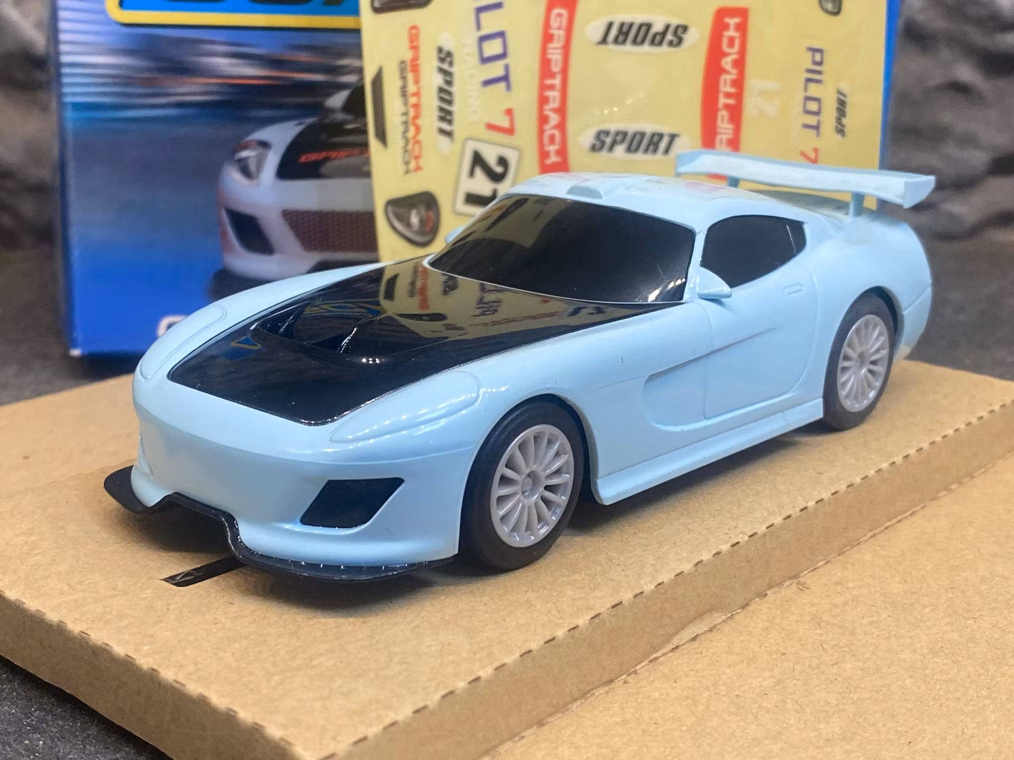 Skala 1/32 Analog Slotcar - GT Lightning, Light blue w stickers