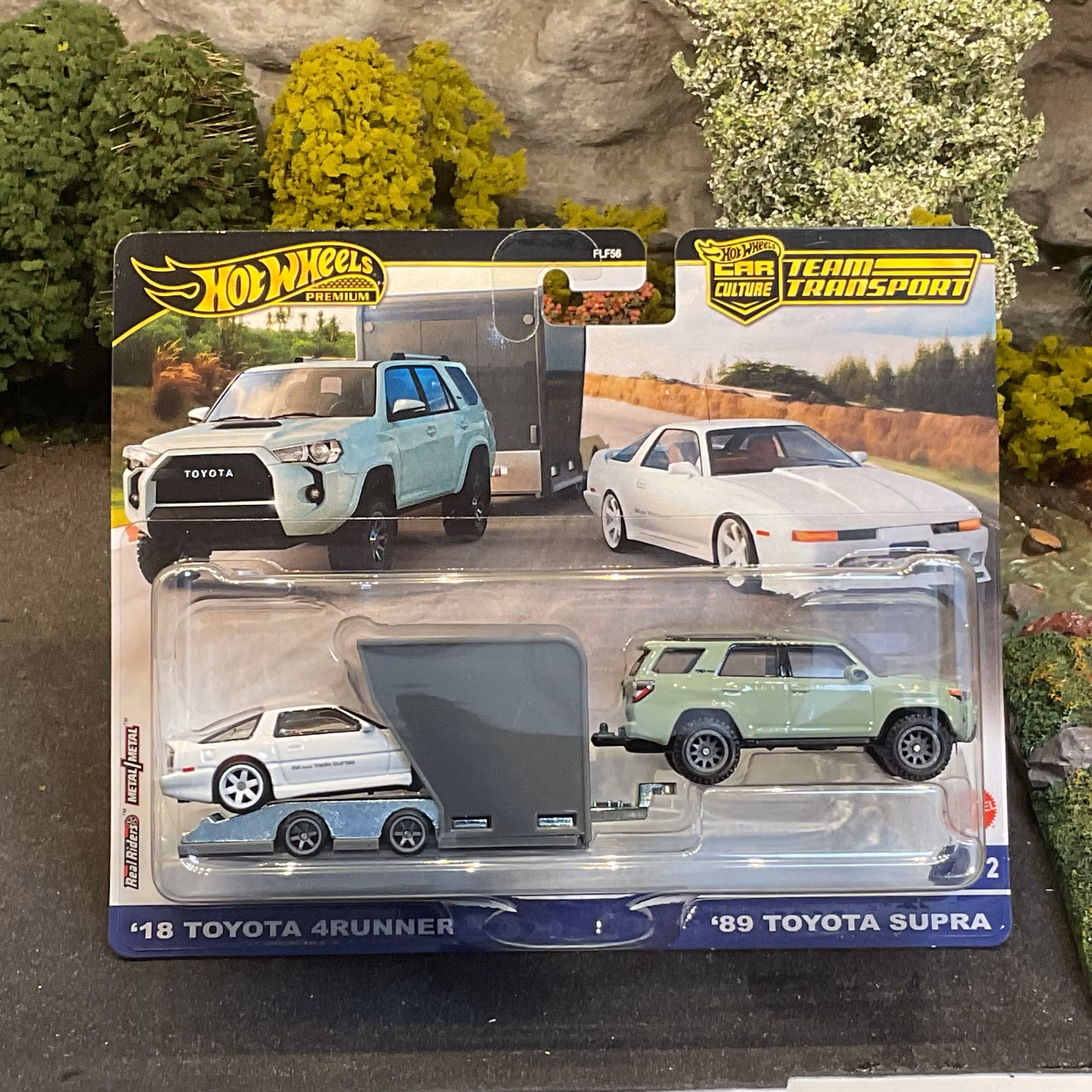Skala 1/64 Hot Wheels PREMIUM Team Transport: 18' Toyota 4Runner & 89' Supra