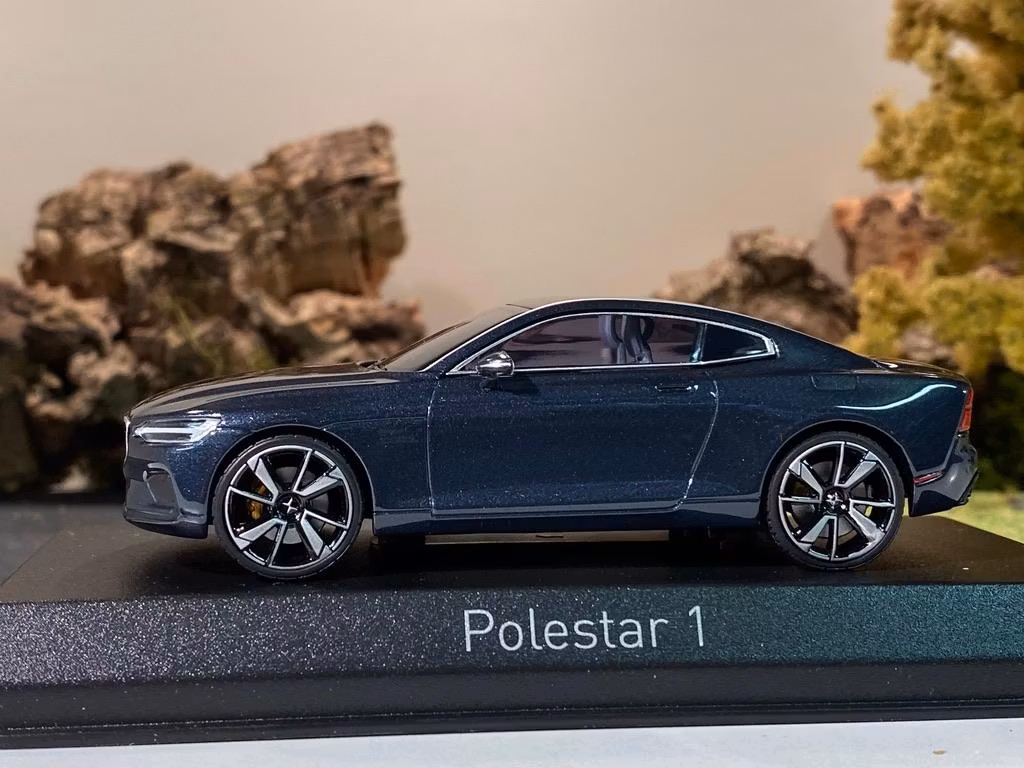 Skala 1/43: POLESTAR 1, Midnatts Blå 2020, från NOREV
