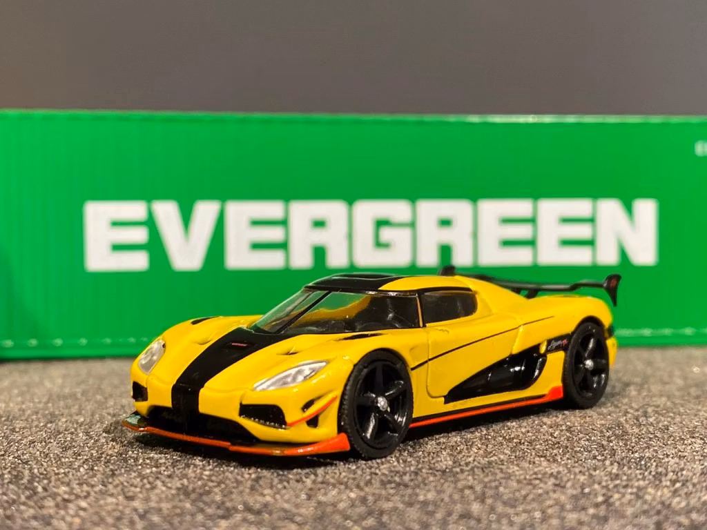 Skala 1/64 Exklusiv KOENIGSEGG AGERA RS, Gul/svart från TARMAC works