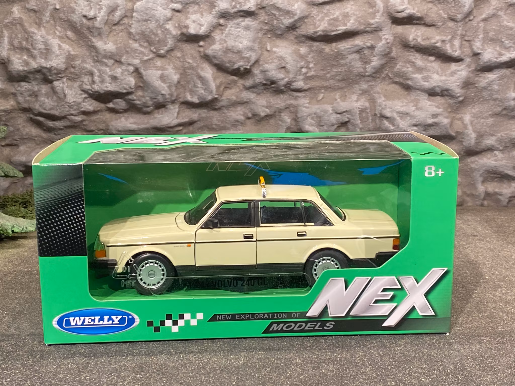 Skala 1/24 Volvo 240 GL, TAXI, ljusgul/beige fr Nex models / Welly