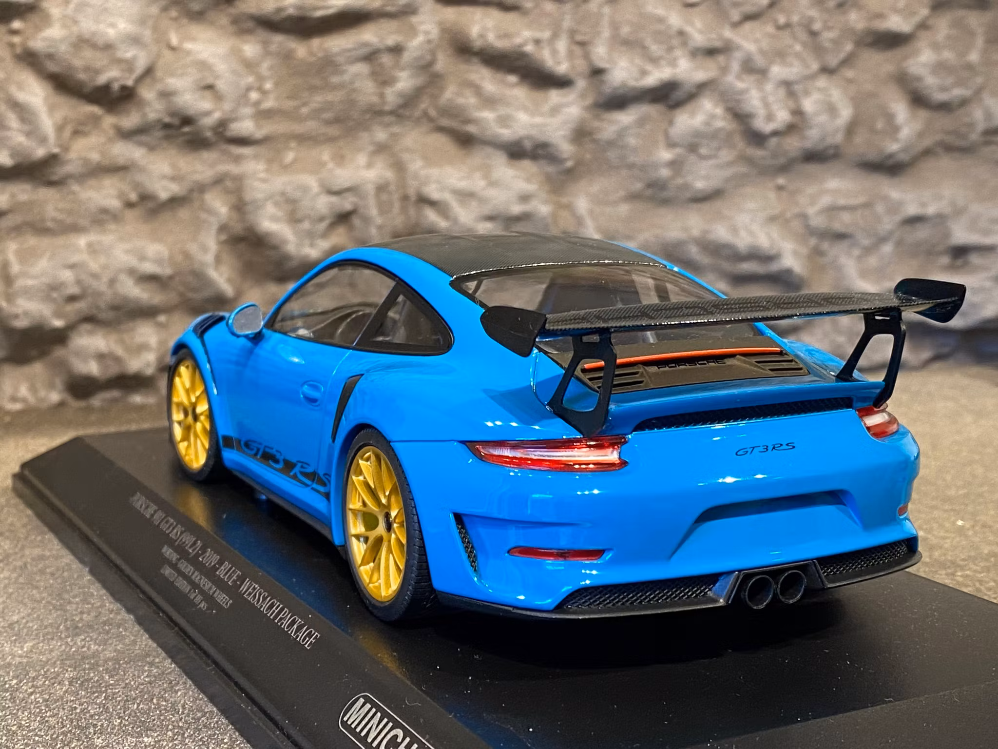 Skala 1/18 Porsche 911 GT3 RS (991.2) 2019, Miamiblå fr Minichamps