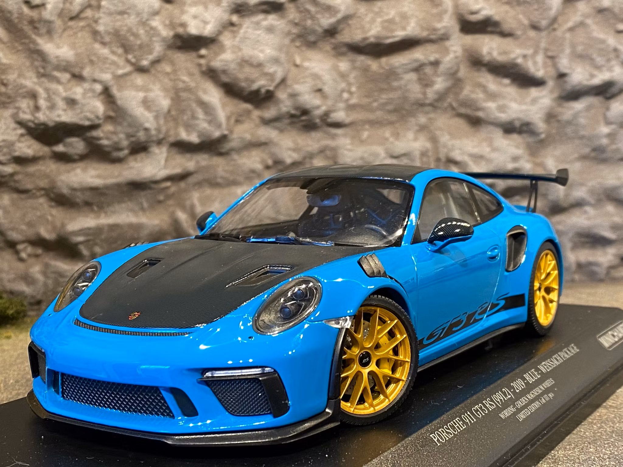 Skala 1/18 Porsche 911 GT3 RS (991.2) 2019, Miamiblå fr Minichamps