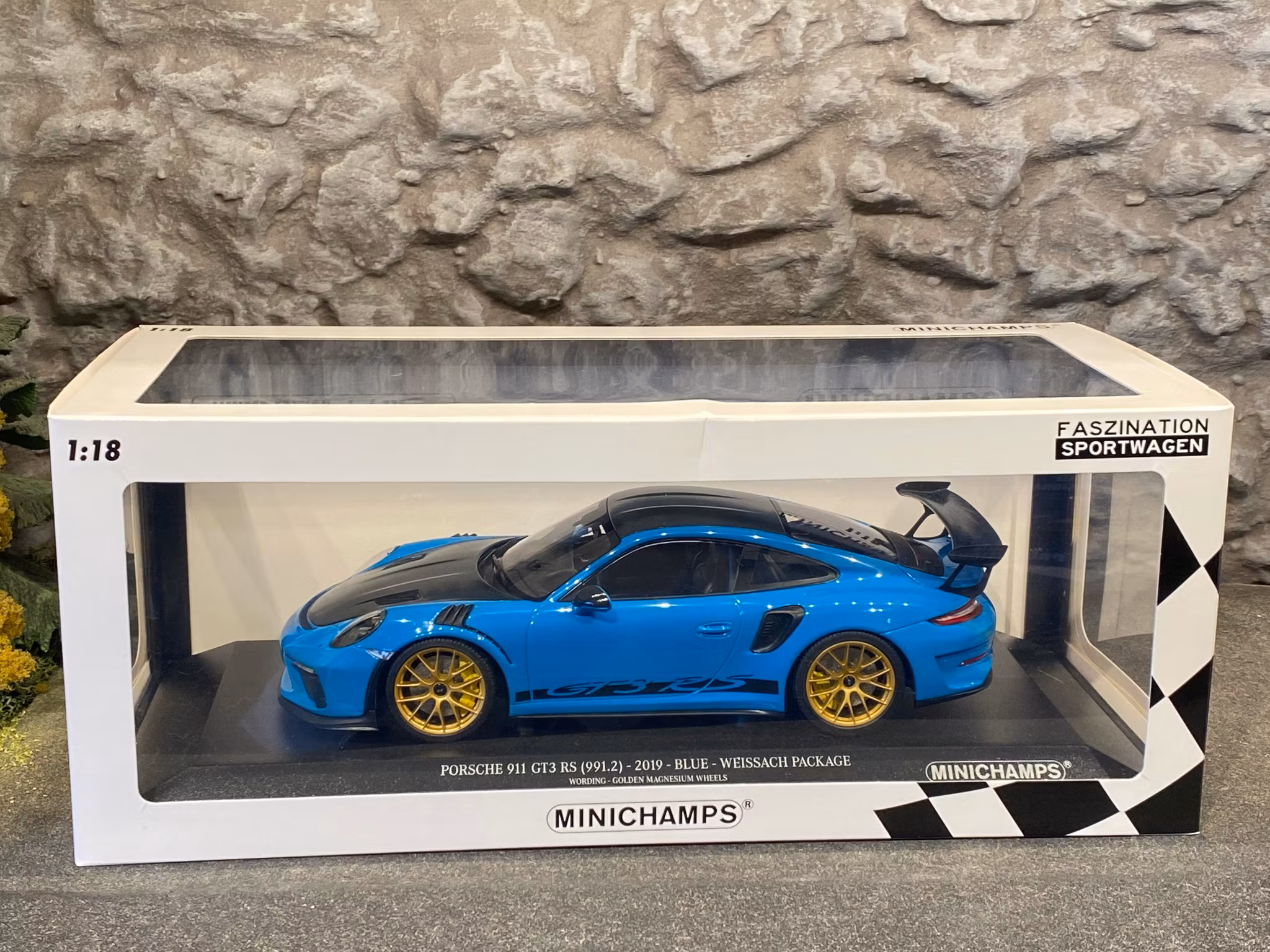 Skala 1/18 Porsche 911 GT3 RS (991.2) 2019, Miamiblå fr Minichamps
