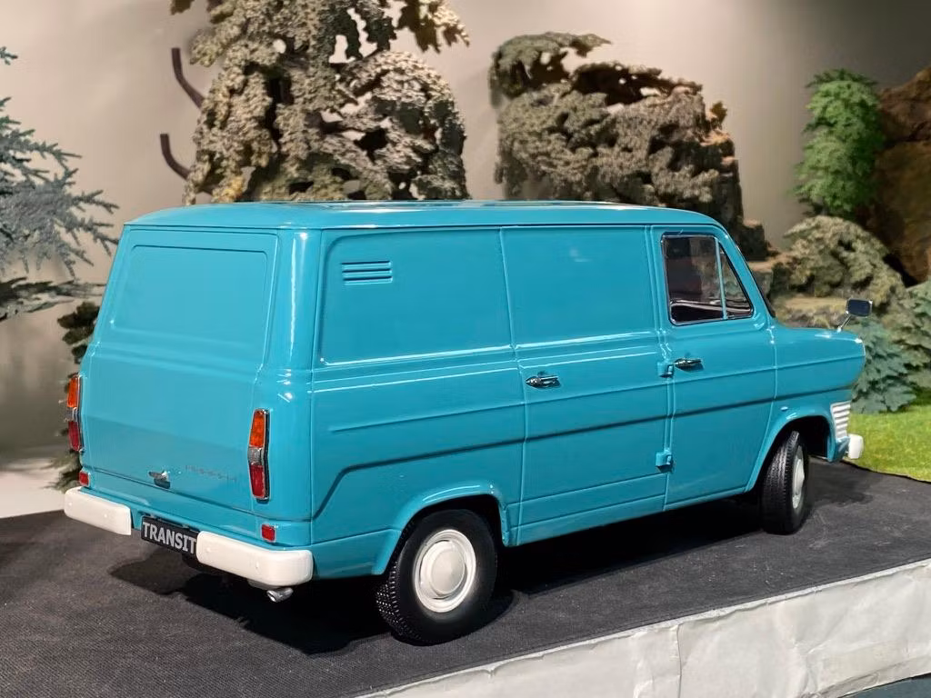 Skala 1/18, Fantastisk Ford Transit 65' fr KK-scale, 1 av 750 Limited Edition