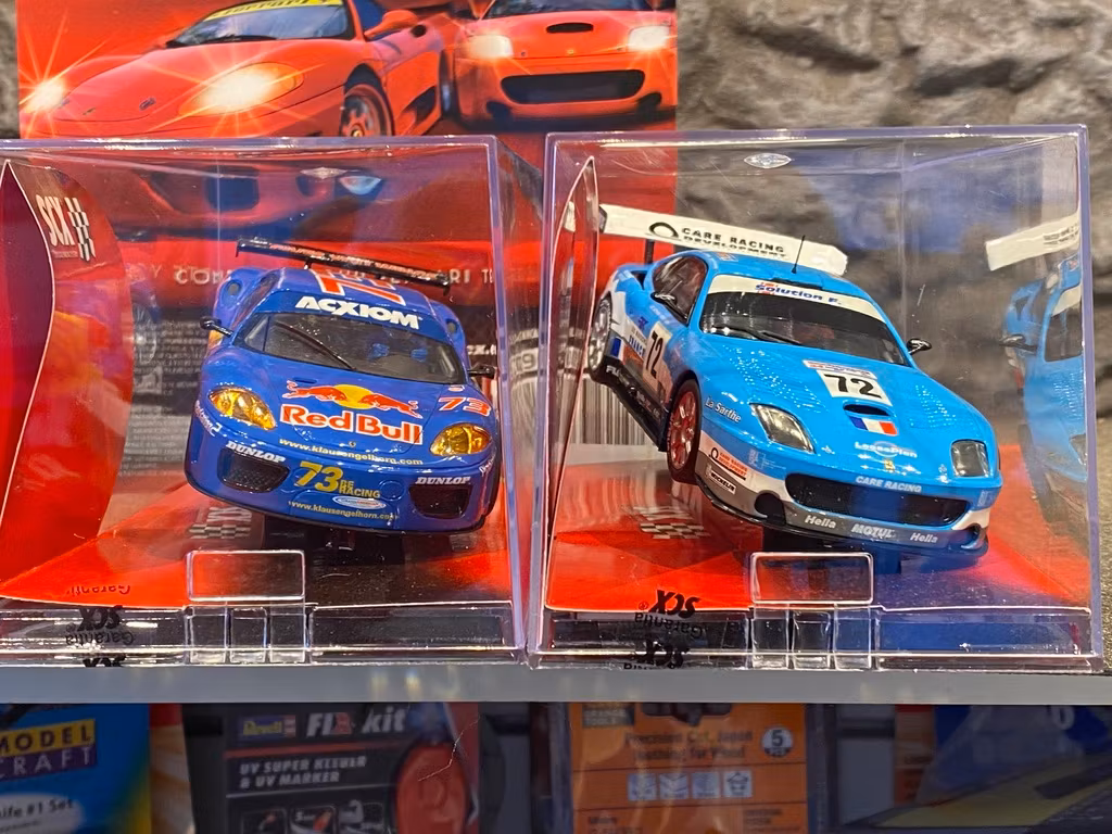 Skala 1/32 Analoga SCX Bilar till Bilbana: Ferrari Team 2-pack