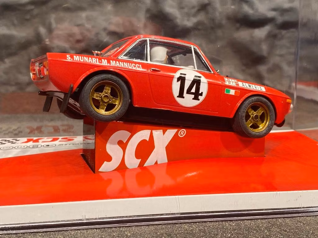 Skala 1/32 Analog SCX Bil till Bilbana: Lancia Fulvia 1,6 HF