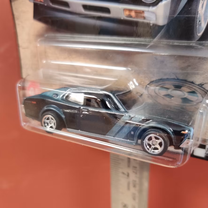 Skala 1/64 HOT WHEELS Premium - Boulevard - NISSAN LAUREL 2000SGX