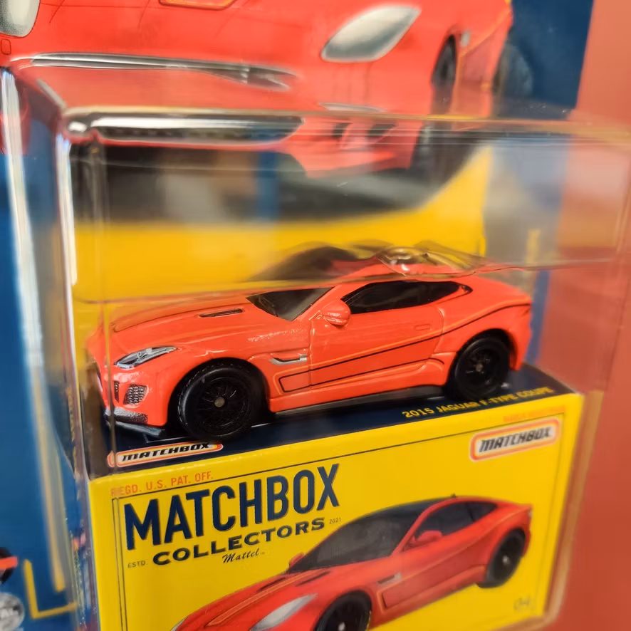 Skala 1/64 MATCHBOX - Collectors - JAGUAR F-TYPE COUPE (2015)