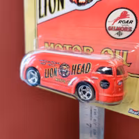 Skala 1/64 HOT WHEELS Premium - LION HEAD - HAULIN GAS (1937)
