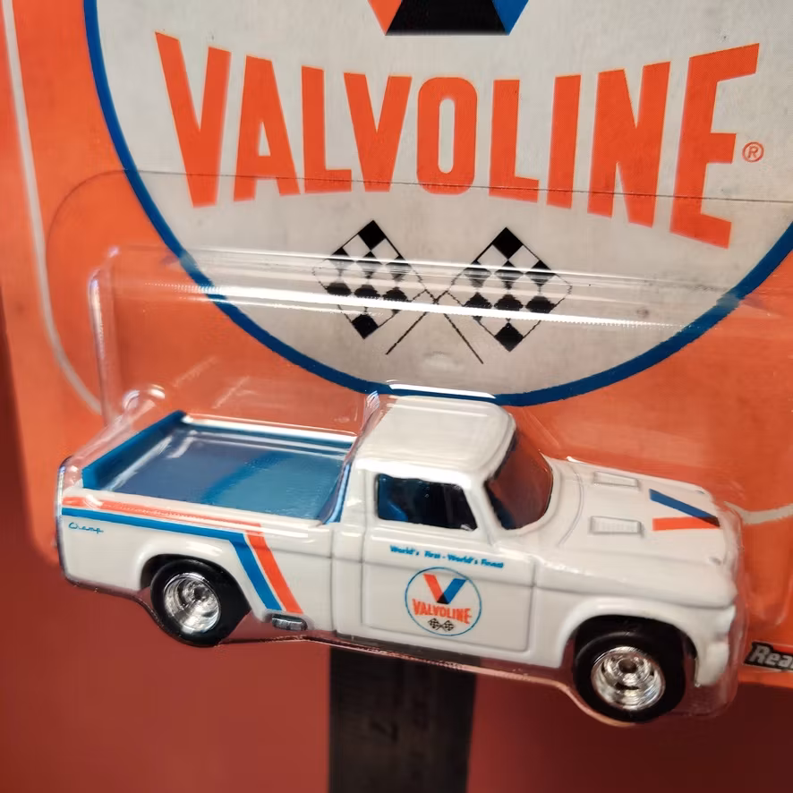 Skala 1/64 HOT WHEELS Premium - VALVOLINE - STUDEBAKER CHAMP 63'