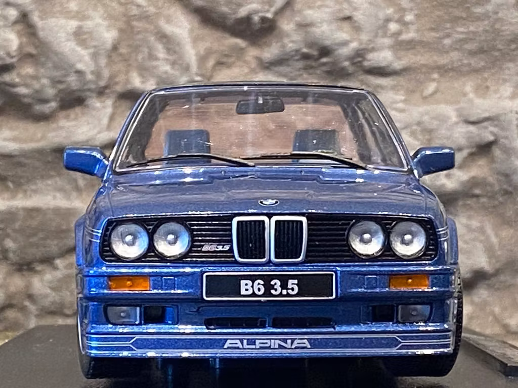 Skala 1/18 Alpina B6 3,5 1988 (BMW E30) från KK-scale