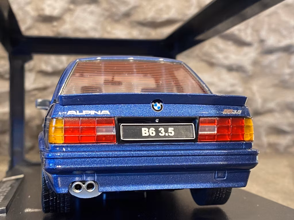 Skala 1/18 Alpina B6 3,5 1988 (BMW E30) från KK-scale