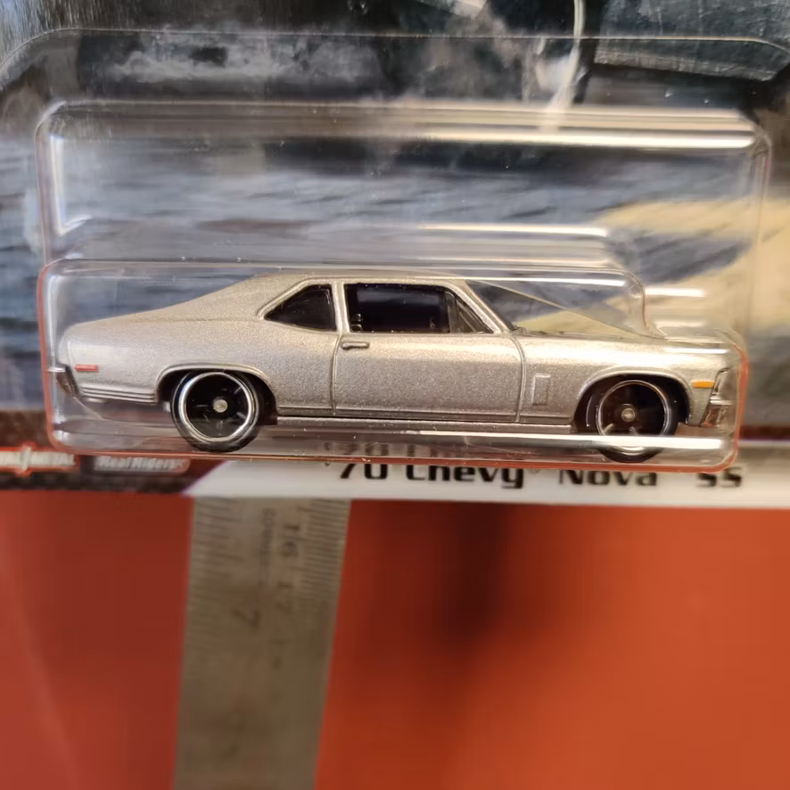 Skala 1/64 Hot Wheels Premium, Fast & Furious, CHEVY NOVA SS (1970)