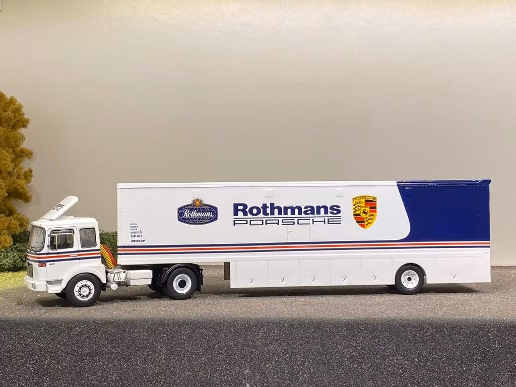 Skala 1/43 MAN Büssing Racing Transporter "Rothmans Porsche" fr IXO models