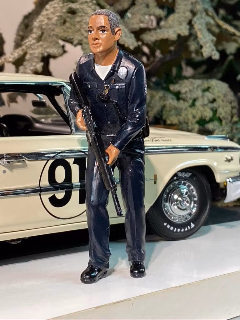 Skala 1/18 Polisen Arnold tar fram det tunga artilleriet  - American Diorama