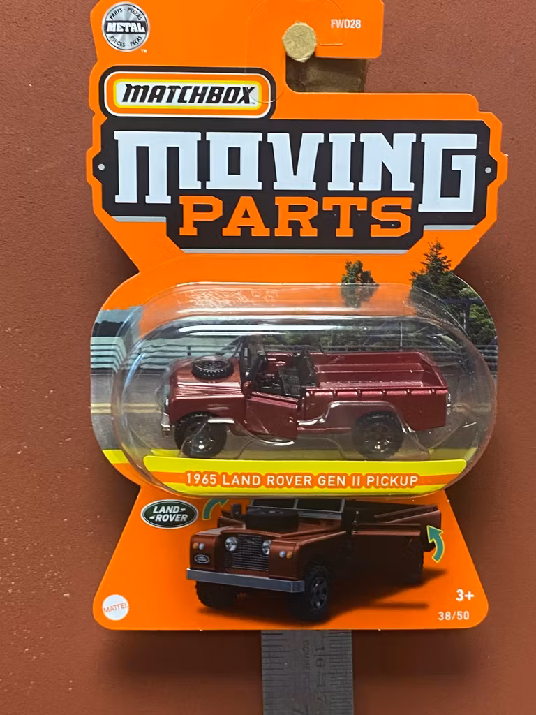 Skala 1/64 Matchbox "Moving parts" - Land Rover Pickup Gen II 65'