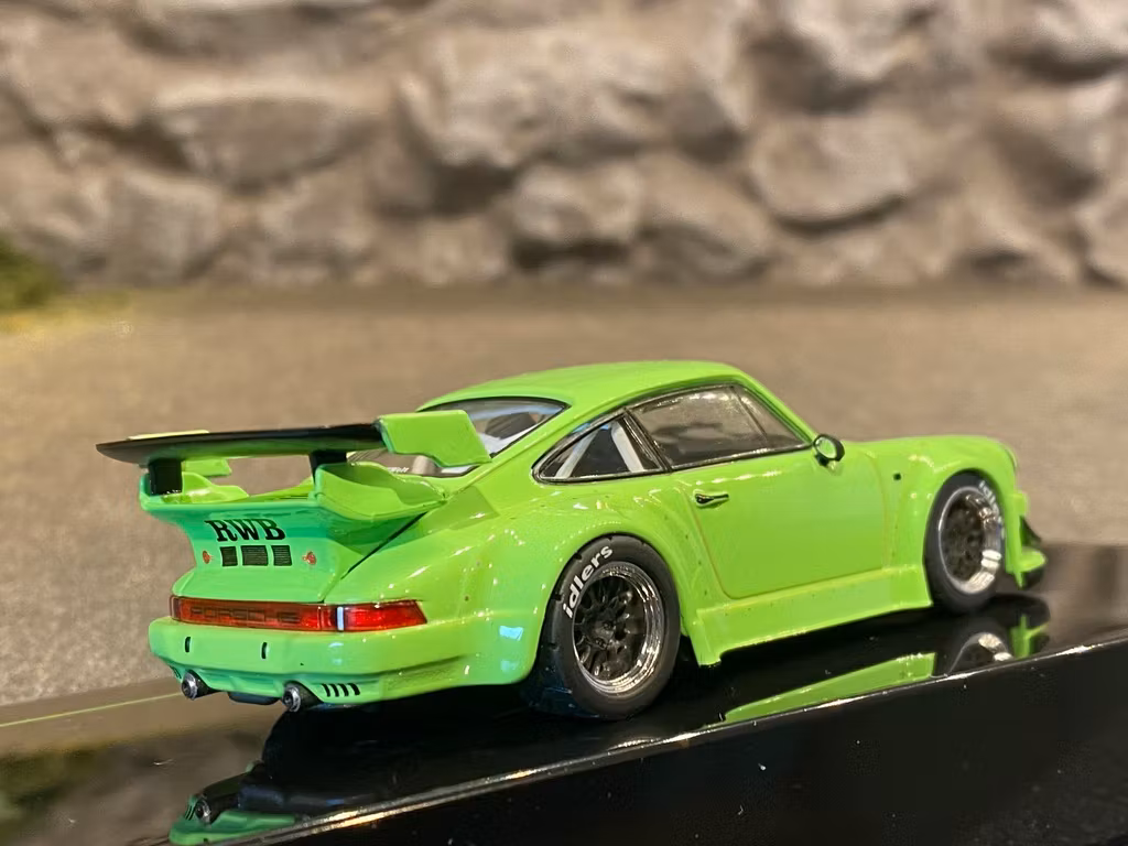 Skala 1/43 Porsche 911 (930) RWB Grön från IXO Models