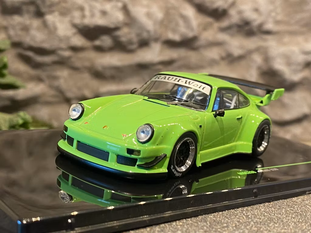 Skala 1/43 Porsche 911 (930) RWB Grön från IXO Models