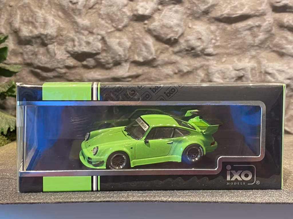 Skala 1/43 Porsche 911 (930) RWB Grön från IXO Models