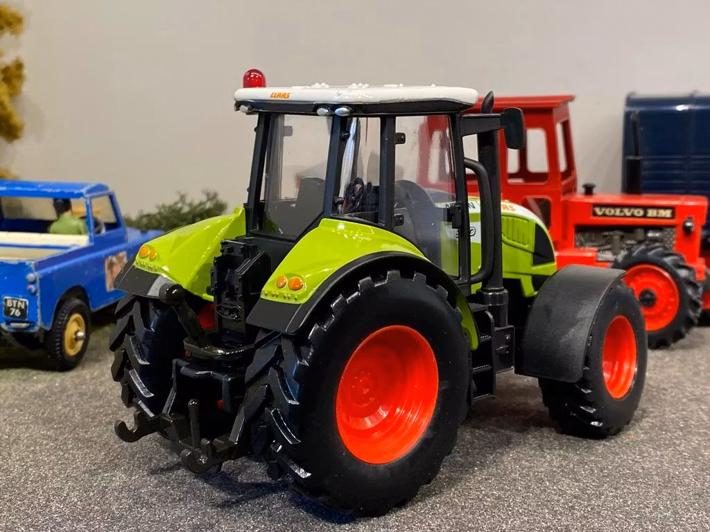 Skala 1/32 Herpa Traktor Claas Arion 540