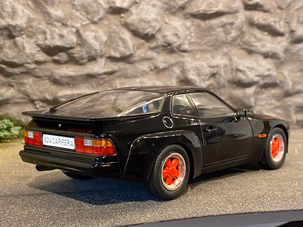 Skala 1/18 PORSCHE 924 Carrera GT 1981´ från MCG