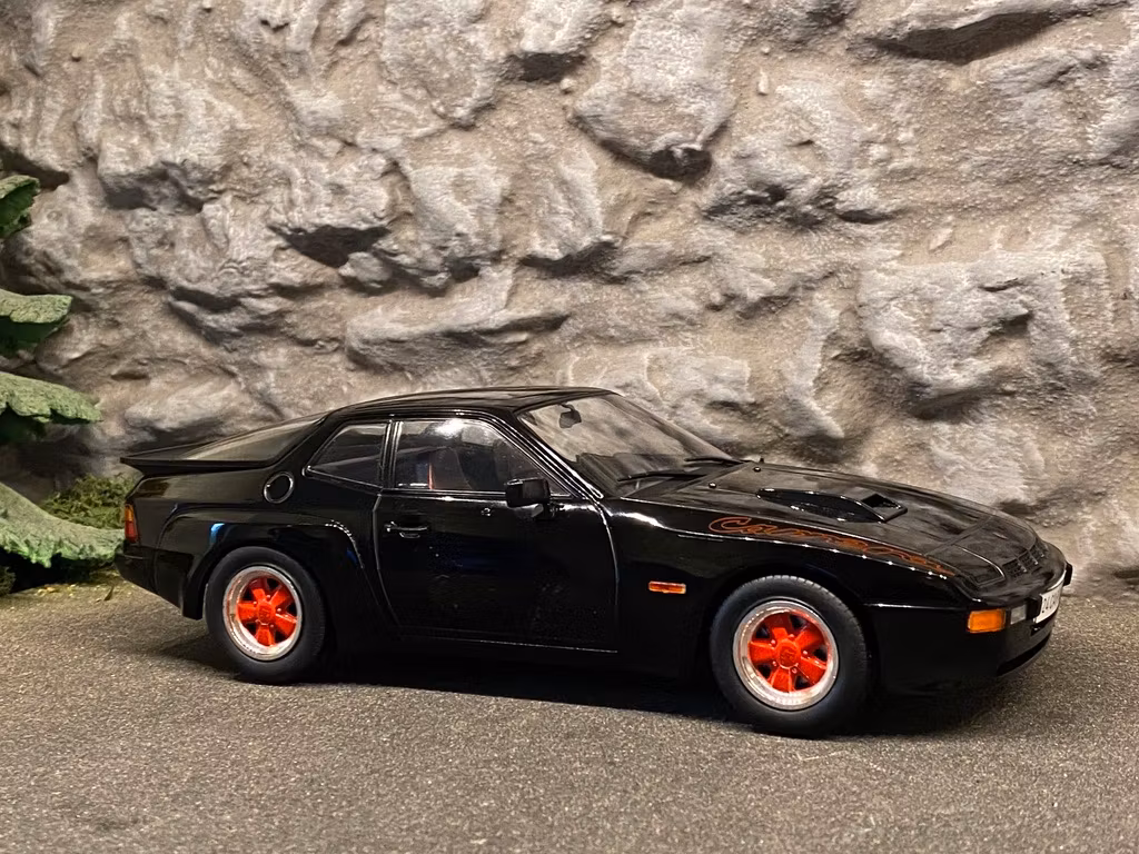 Skala 1/18 PORSCHE 924 Carrera GT 1981´ från MCG