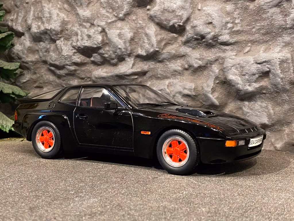Skala 1/18 PORSCHE 924 Carrera GT 1981´ från MCG