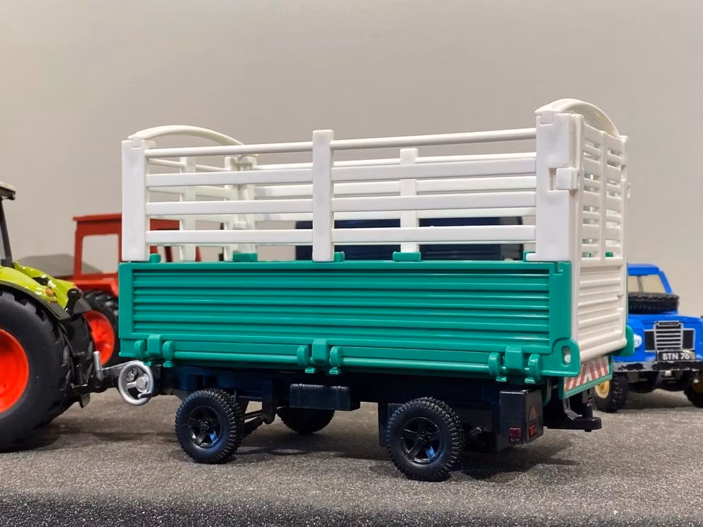 Skala 1/32 Herpa Traktor Claas Arion 540 med vagn