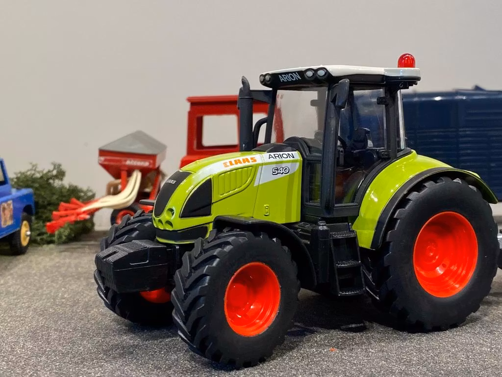 Skala 1/32 Herpa Traktor Claas Arion 540 med vagn