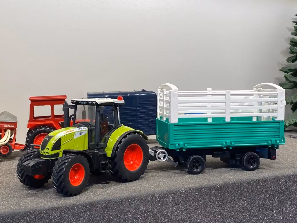 Skala 1/32 Herpa Traktor Claas Arion 540 med vagn