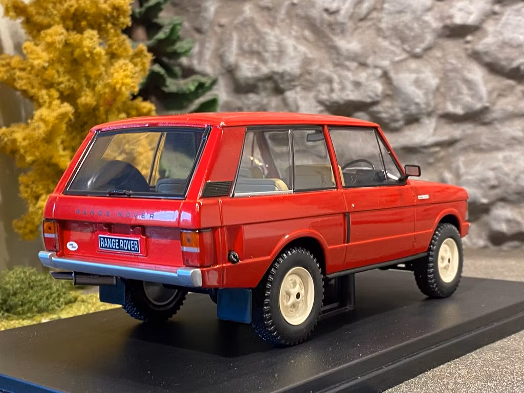 Skala 1/24 Range Rover från WhiteBox