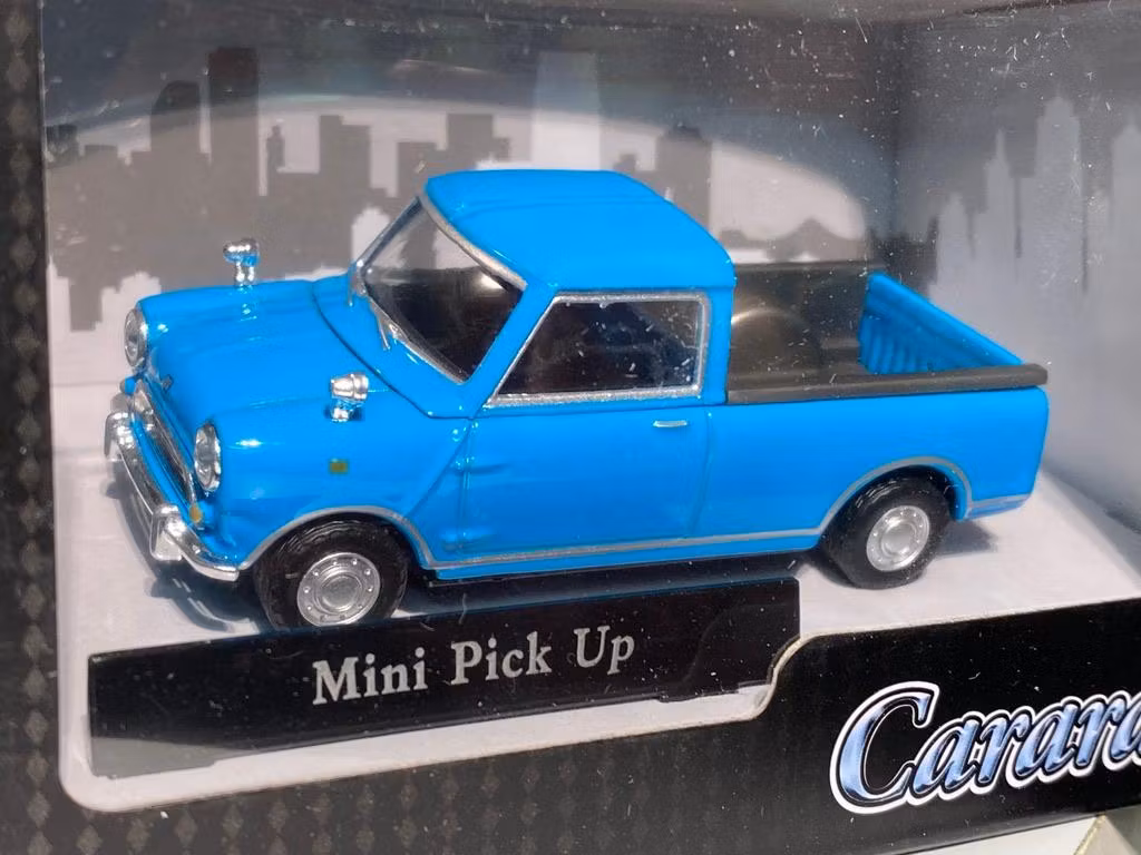 Skala 1/43 - MINI Pick Up från Cararama
