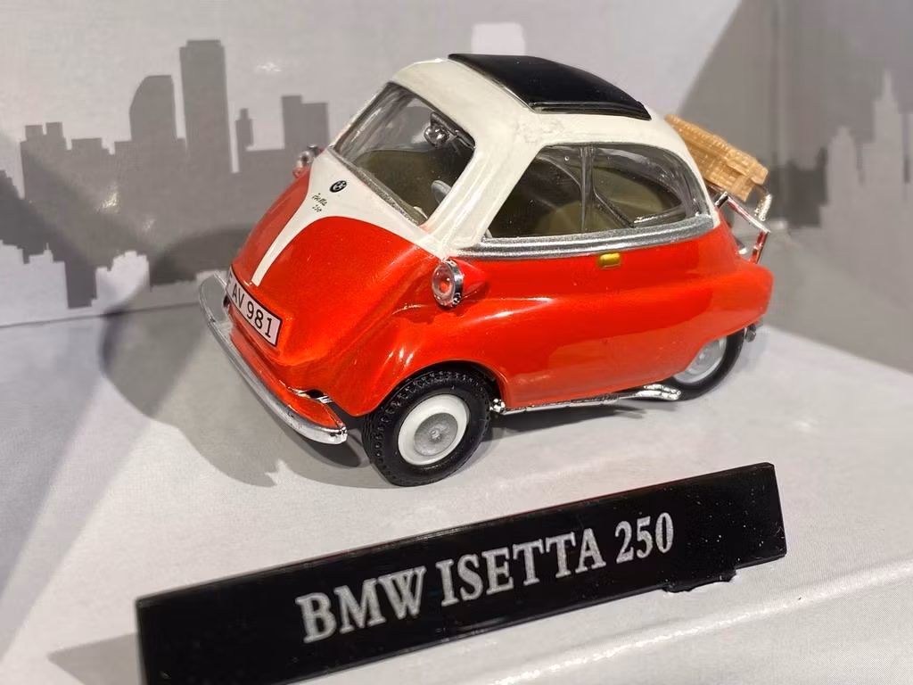 Skala 1/43 BMW Isetta 250 från Cararama