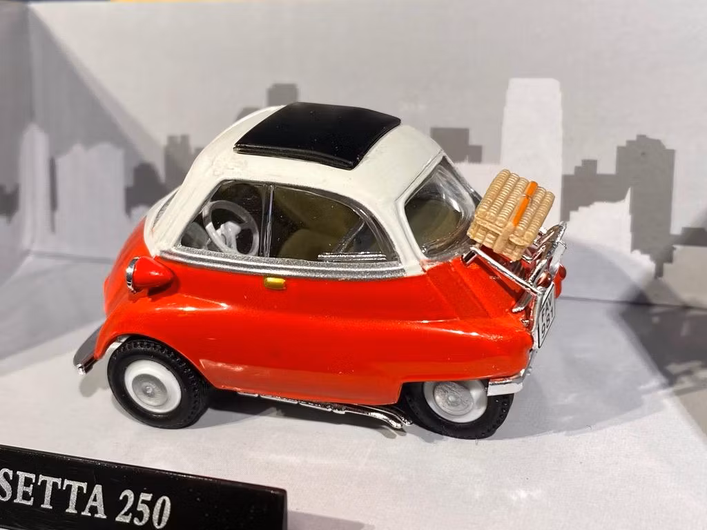 Skala 1/43 BMW Isetta 250 från Cararama