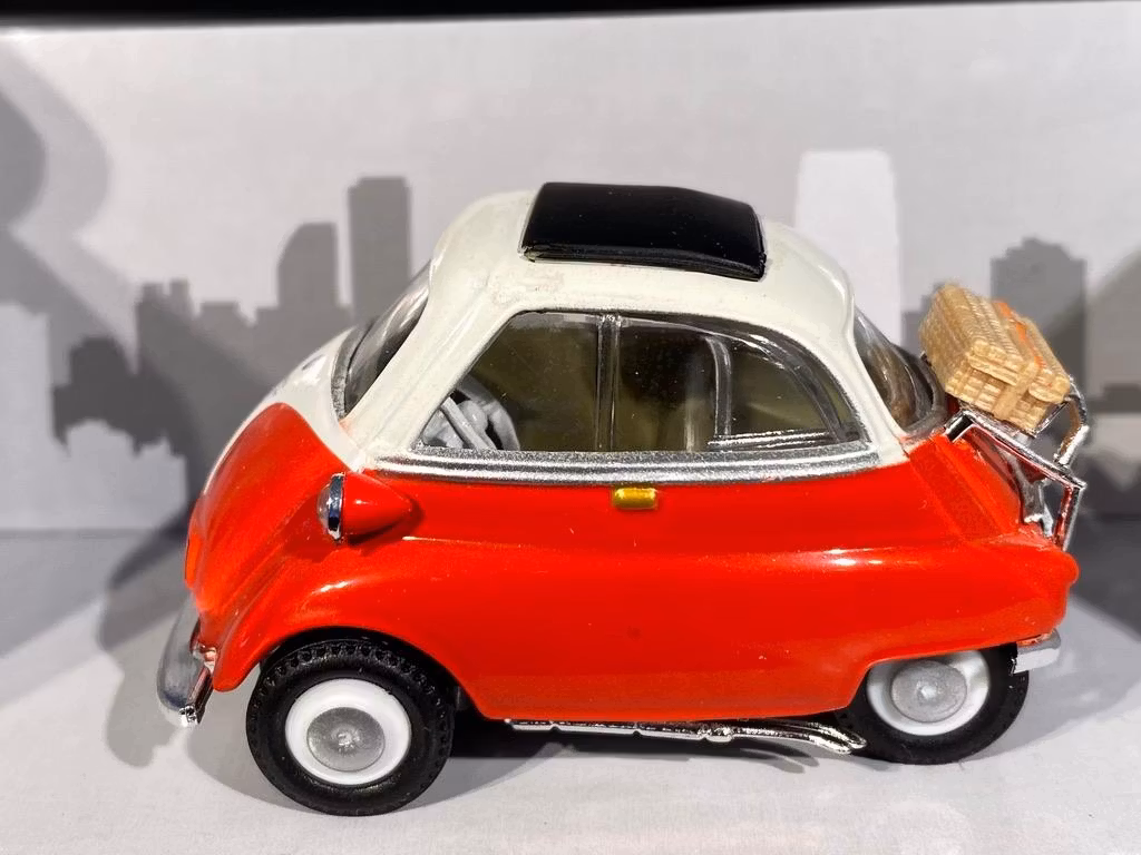Skala 1/43 BMW Isetta 250 från Cararama