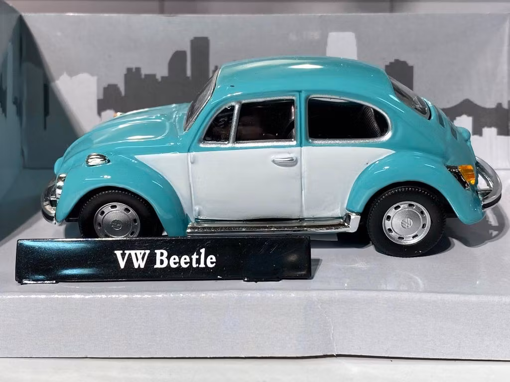 Skala 1/43: Volkswagen Beetle Bubbla från Cararama