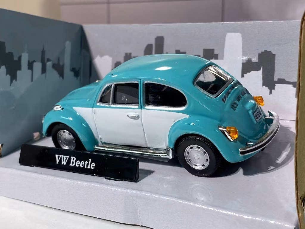 Skala 1/43: Volkswagen Beetle Bubbla från Cararama