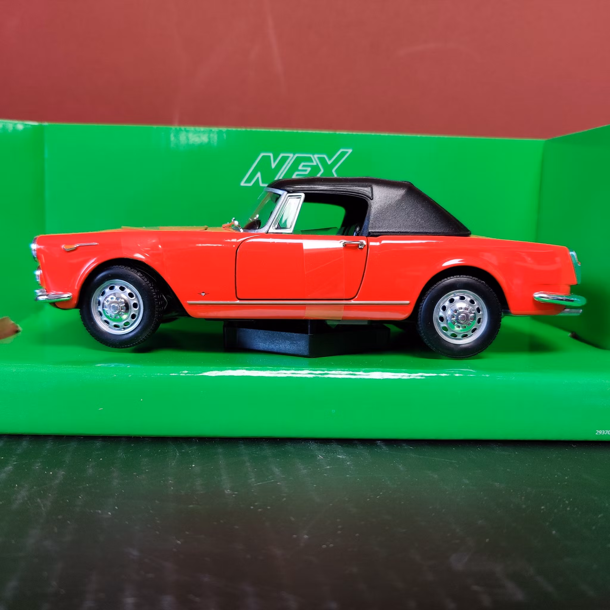 Skala 1/24 Alfa Romeo 2600 Spider från Nex models / Welly