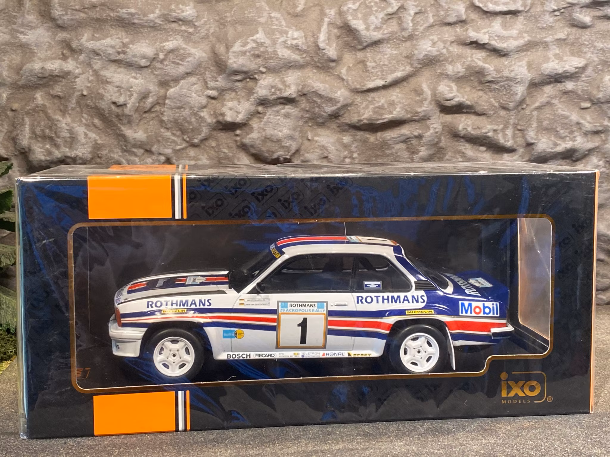 Skala 1/18 OPEL ASCONA 400 Nr:1 W.RÖHRL från IXO Models