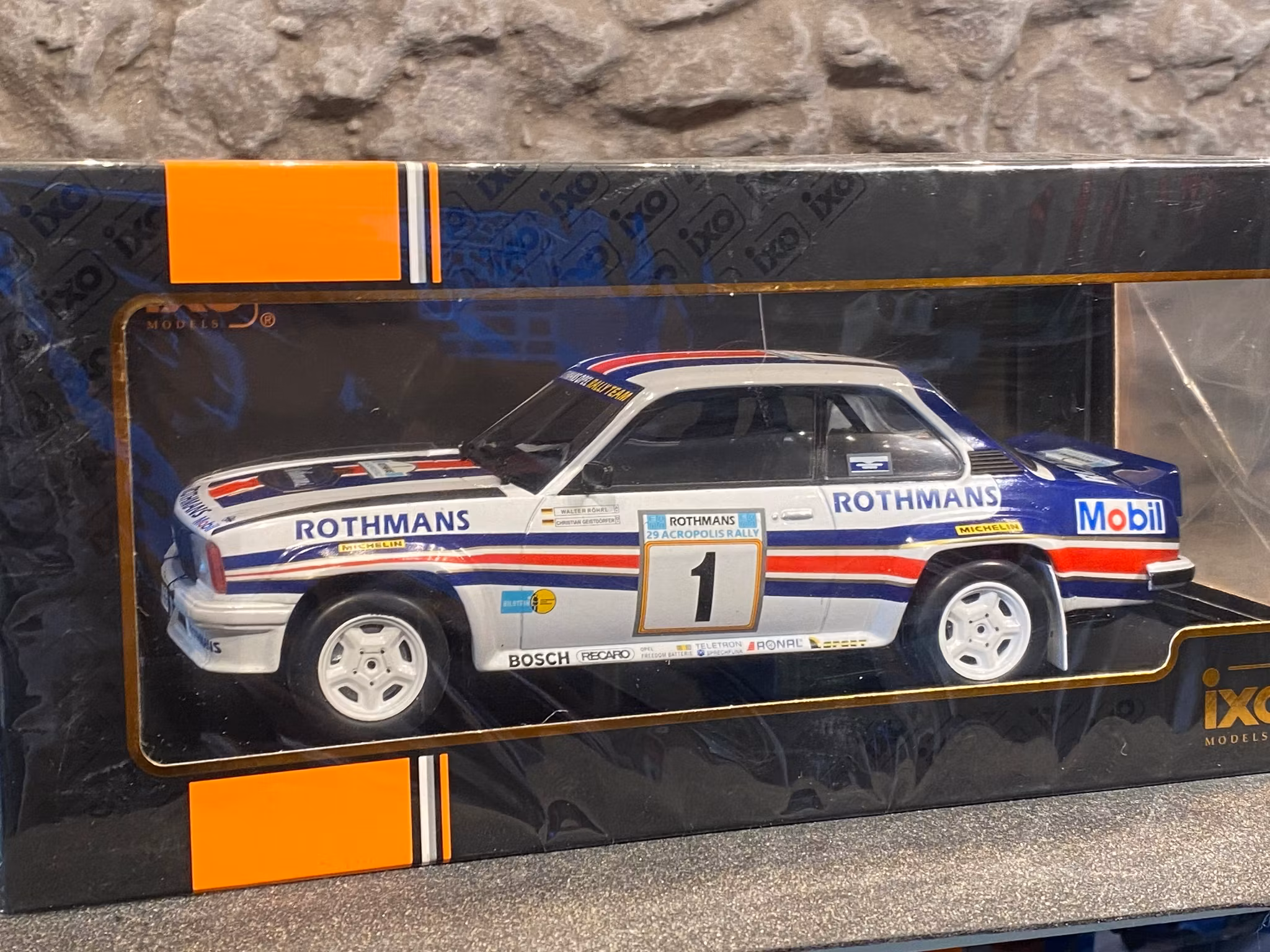 Skala 1/18 OPEL ASCONA 400 Nr:1 W.RÖHRL från IXO Models