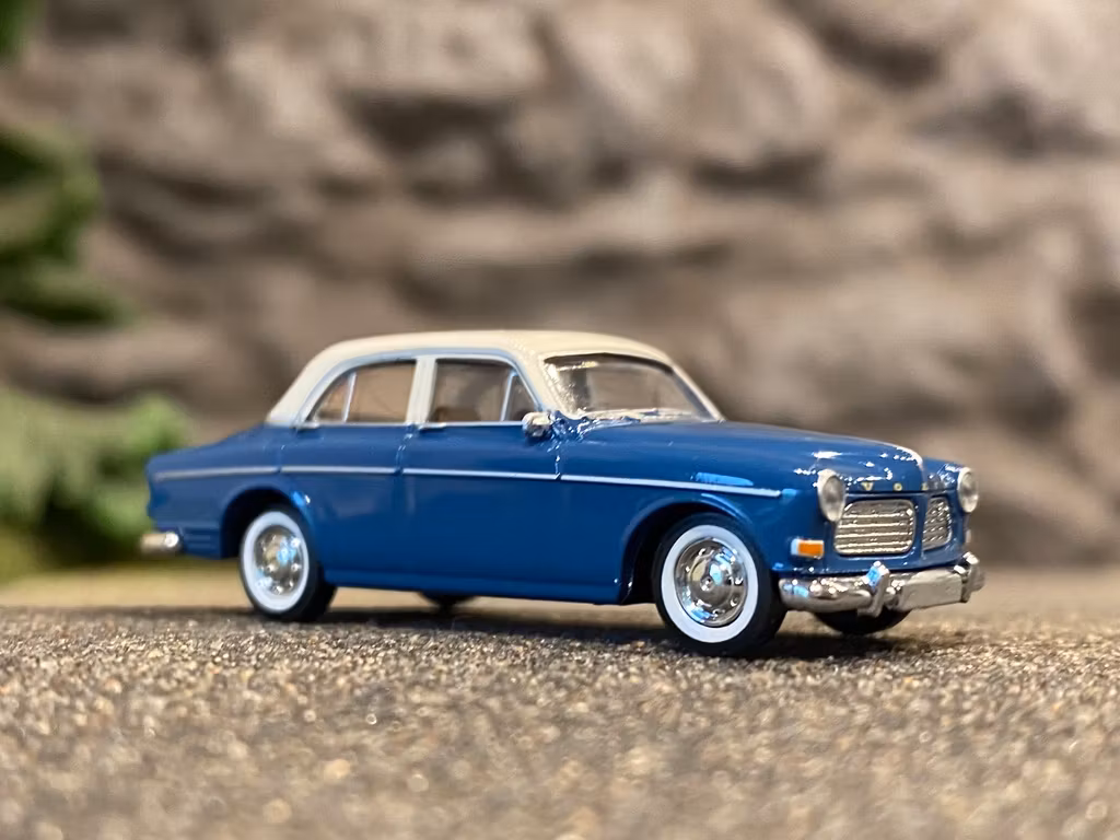 Skala 1/87 - Volvo Amazon , Blå m vitt tak från Brekina