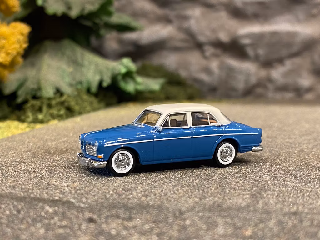 Skala 1/87 - Volvo Amazon , Blå m vitt tak från Brekina