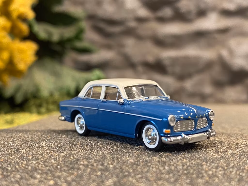 Skala 1/87 - Volvo Amazon , Blå m vitt tak från Brekina