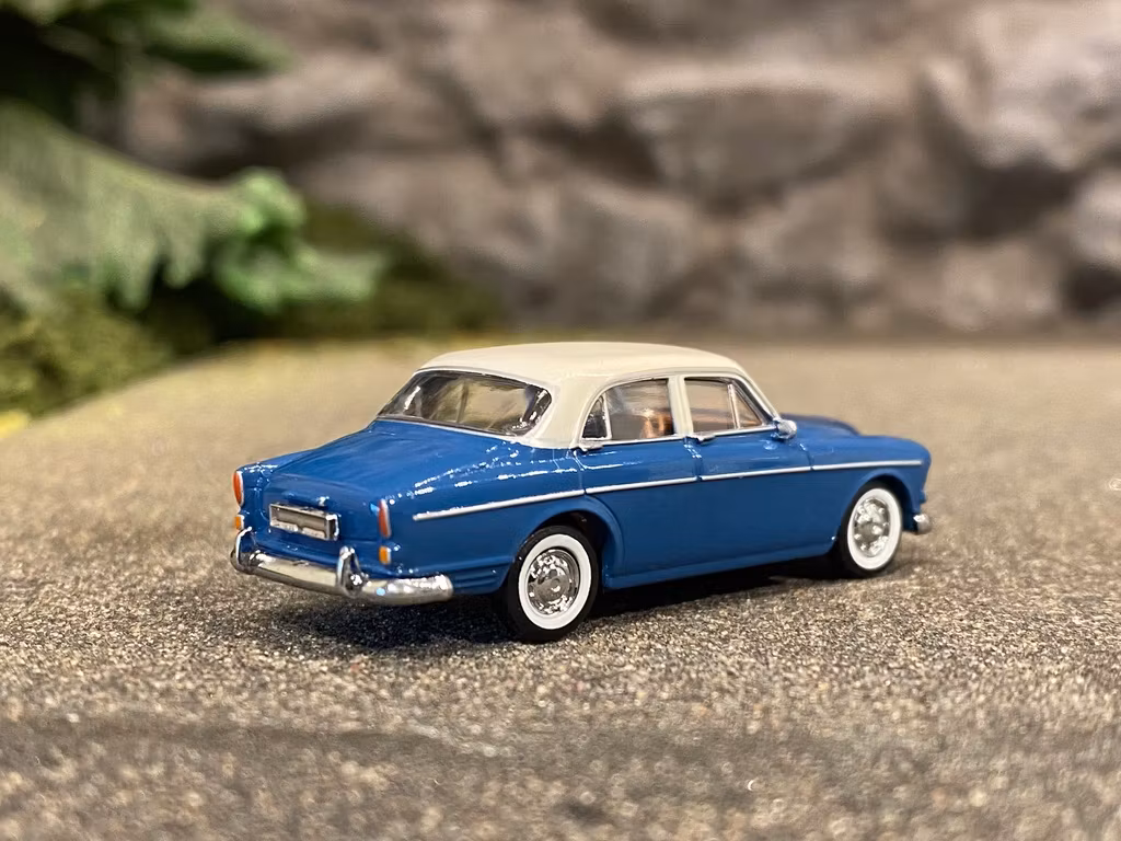 Skala 1/87 - Volvo Amazon , Blå m vitt tak från Brekina
