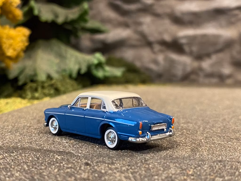Skala 1/87 - Volvo Amazon , Blå m vitt tak från Brekina
