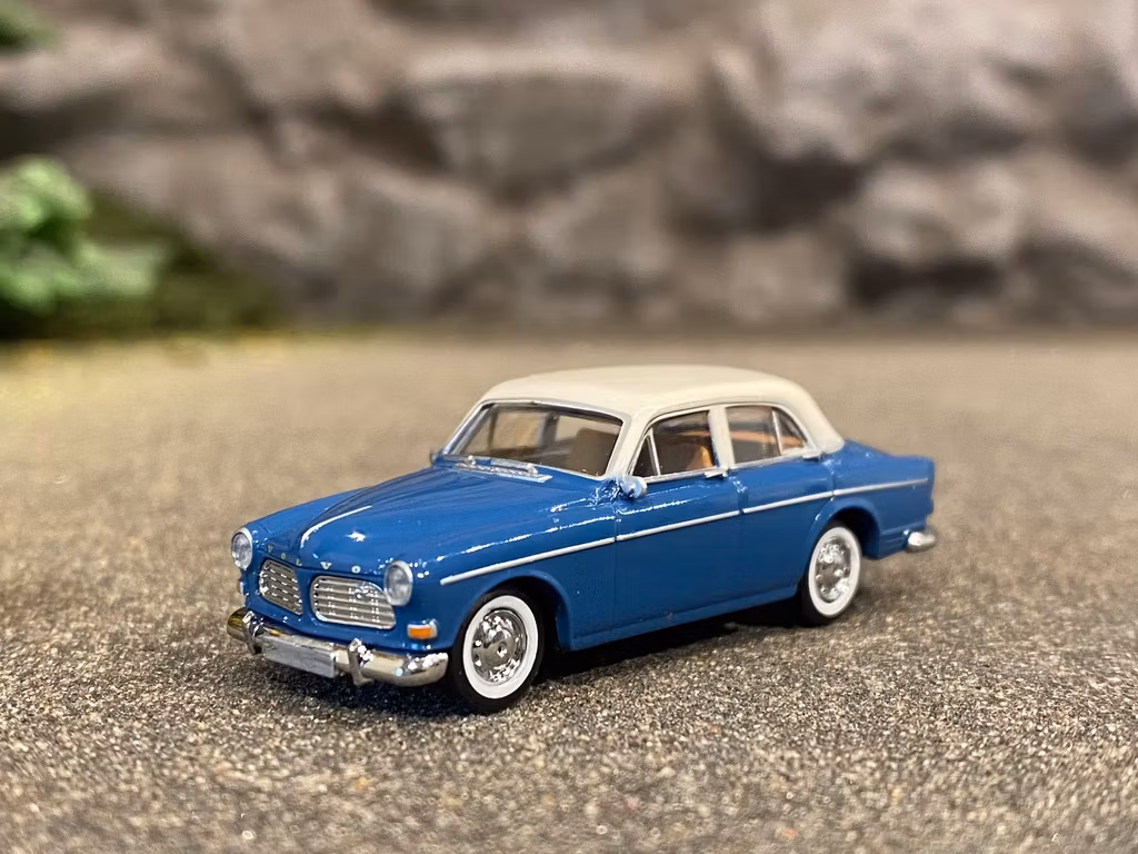 Skala 1/87 - Volvo Amazon , Blå m vitt tak från Brekina