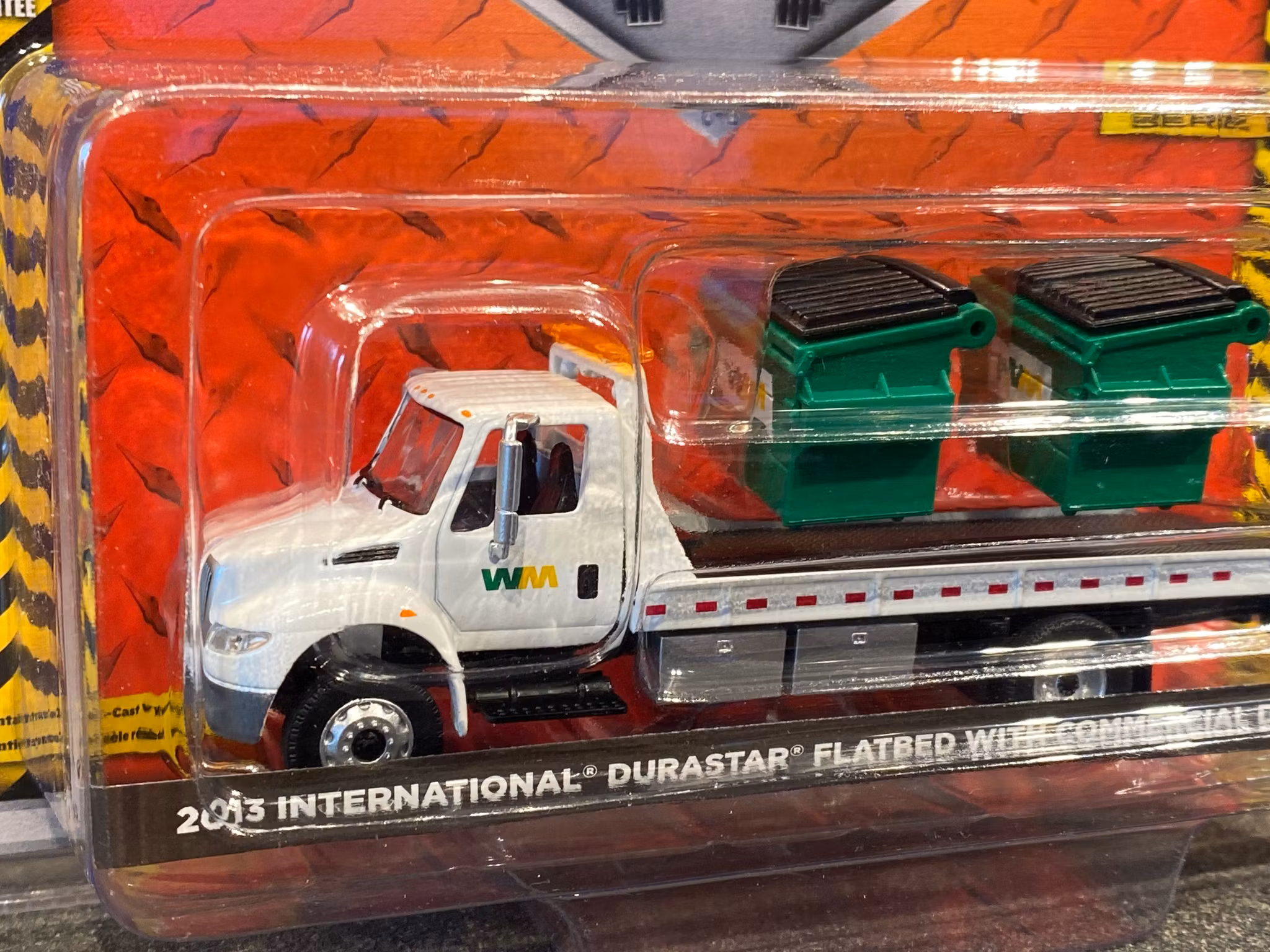 Skala 1/64 International Durastar m flak & 2 sopcontainers fr Greenlight