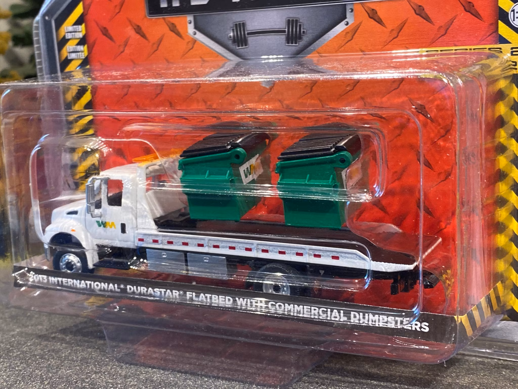 Skala 1/64 International Durastar m flak & 2 sopcontainers fr Greenlight