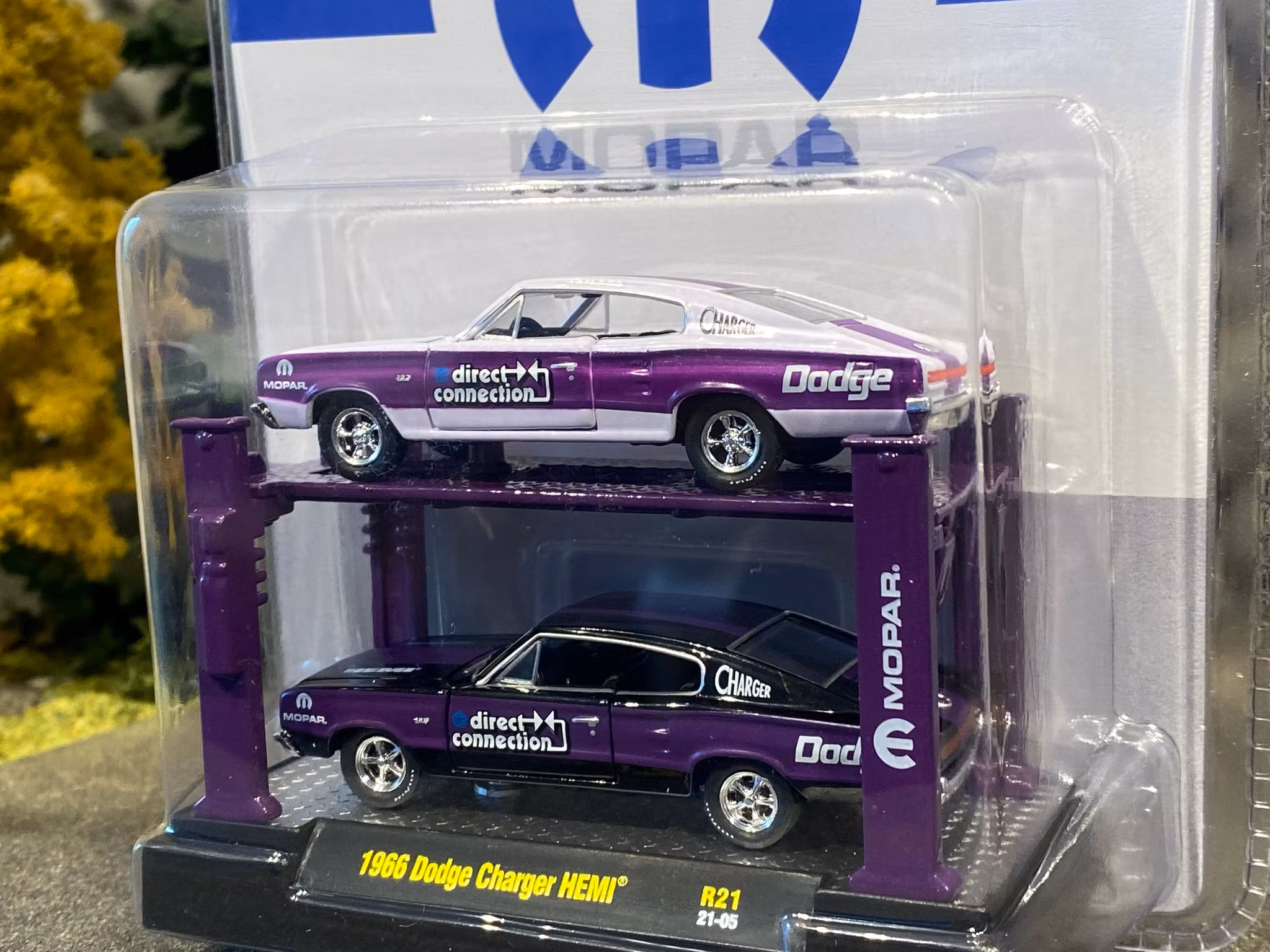 Skala 1/64 2-pack med fypelarlift Dodge Charger HEMI 66'' fr M2